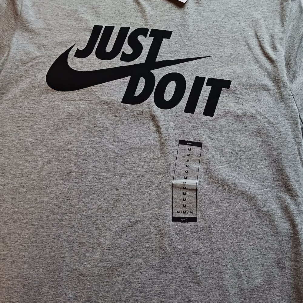 Men Nike T-shirt New With Tags